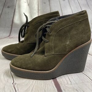 AQUATALIA Women's olive green soft suede leather wedge ankle boots, size 7